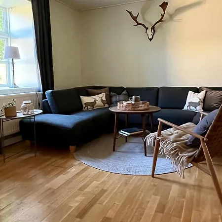 Stenhuset - *